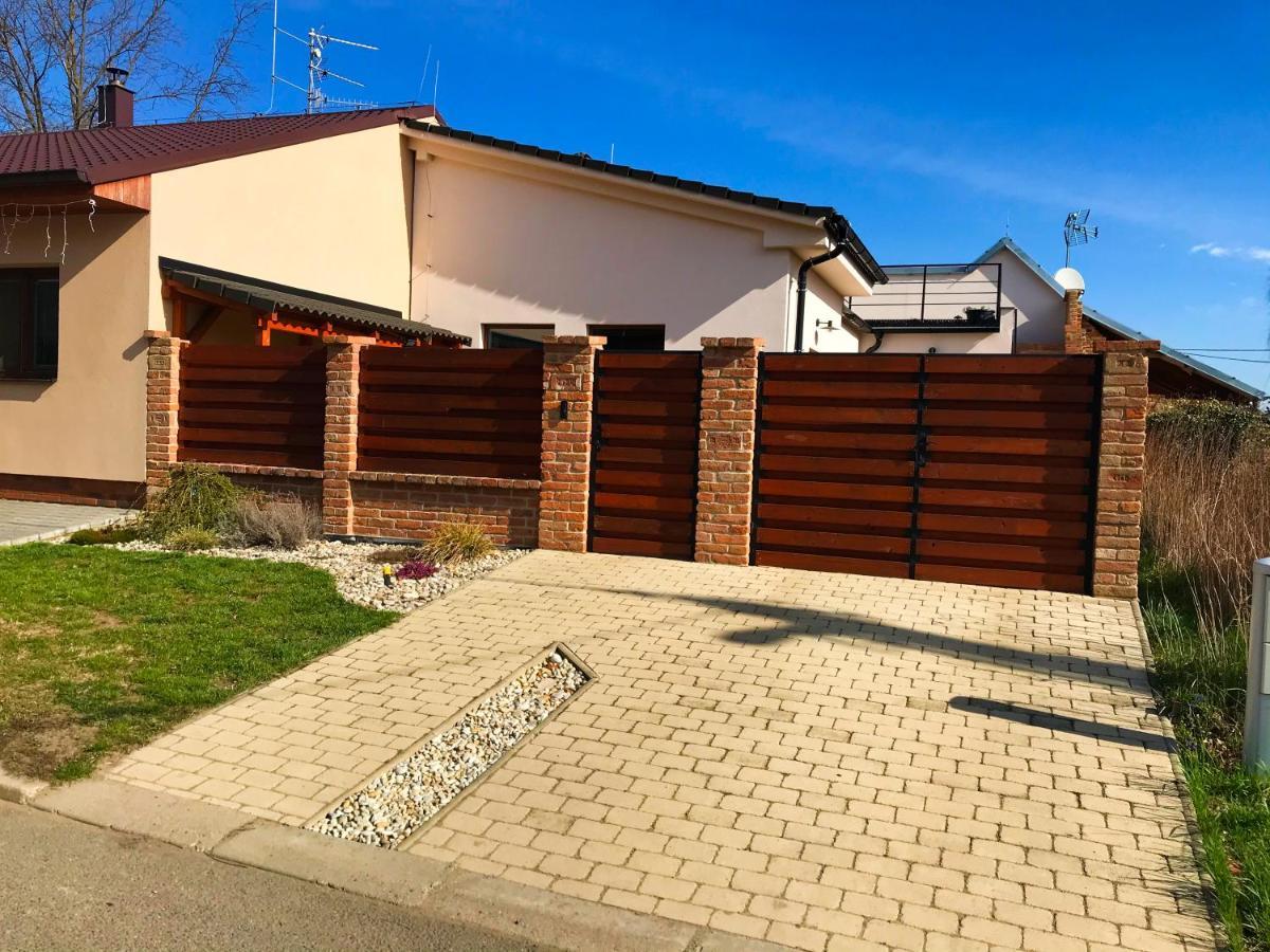 Penzion Mikulecky Kutloch Mikulčice Esterno foto