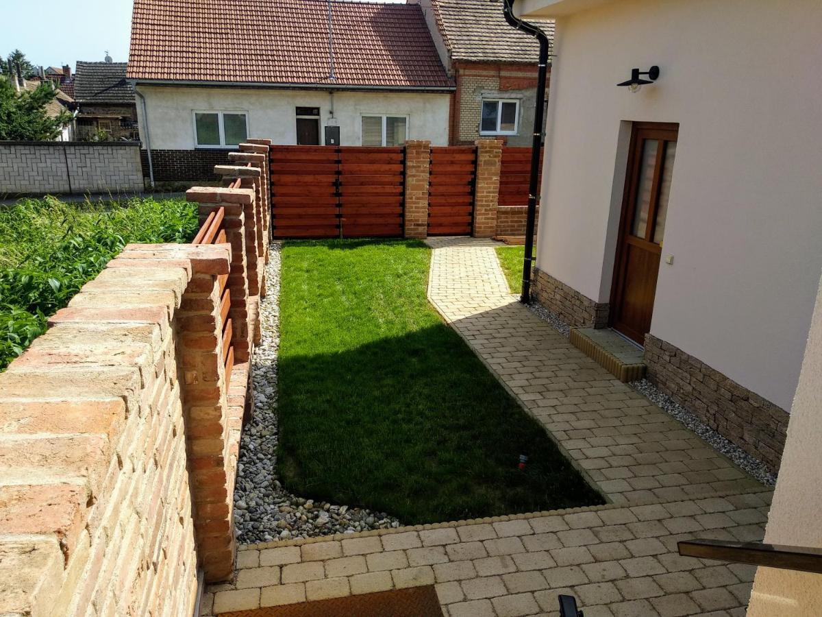 Penzion Mikulecky Kutloch Mikulčice Esterno foto